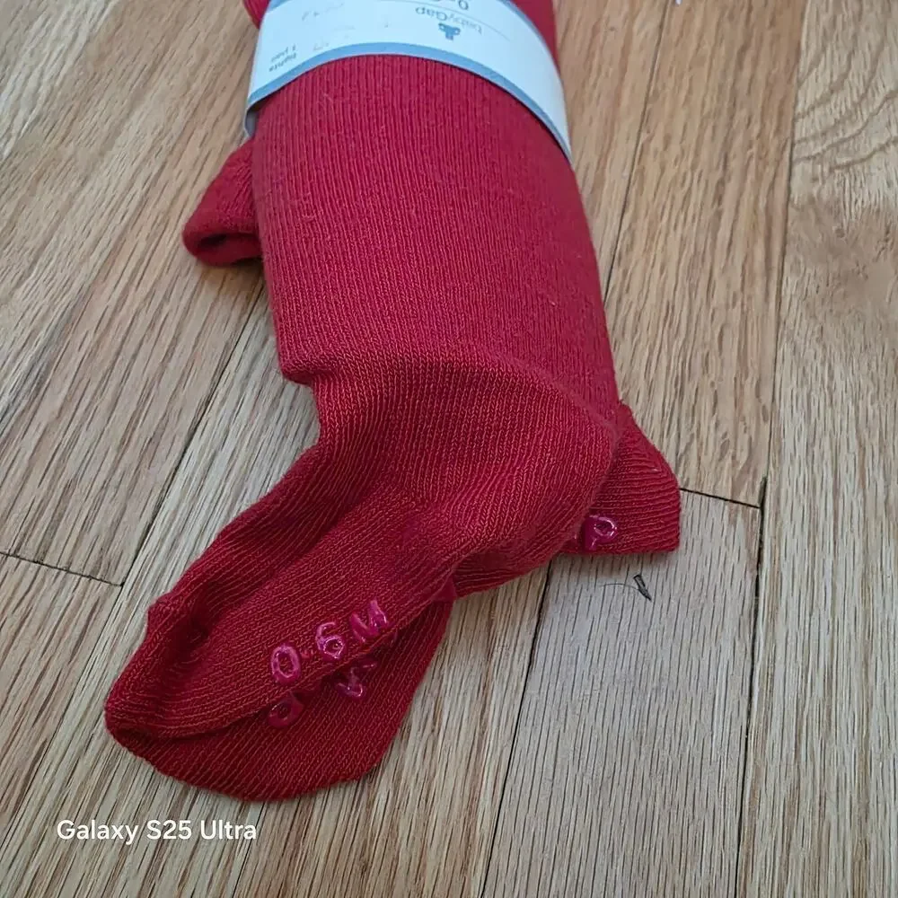 NWT‎ baby gap red tights sz 0-6 months